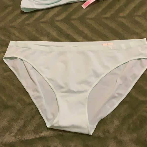 Cute PINK VS lace bra set. L - Picture 8 of 8